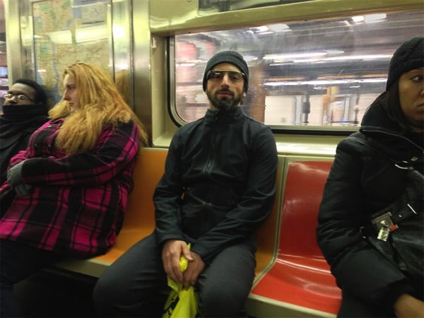 фото Сергей Брин в очках Google в метро